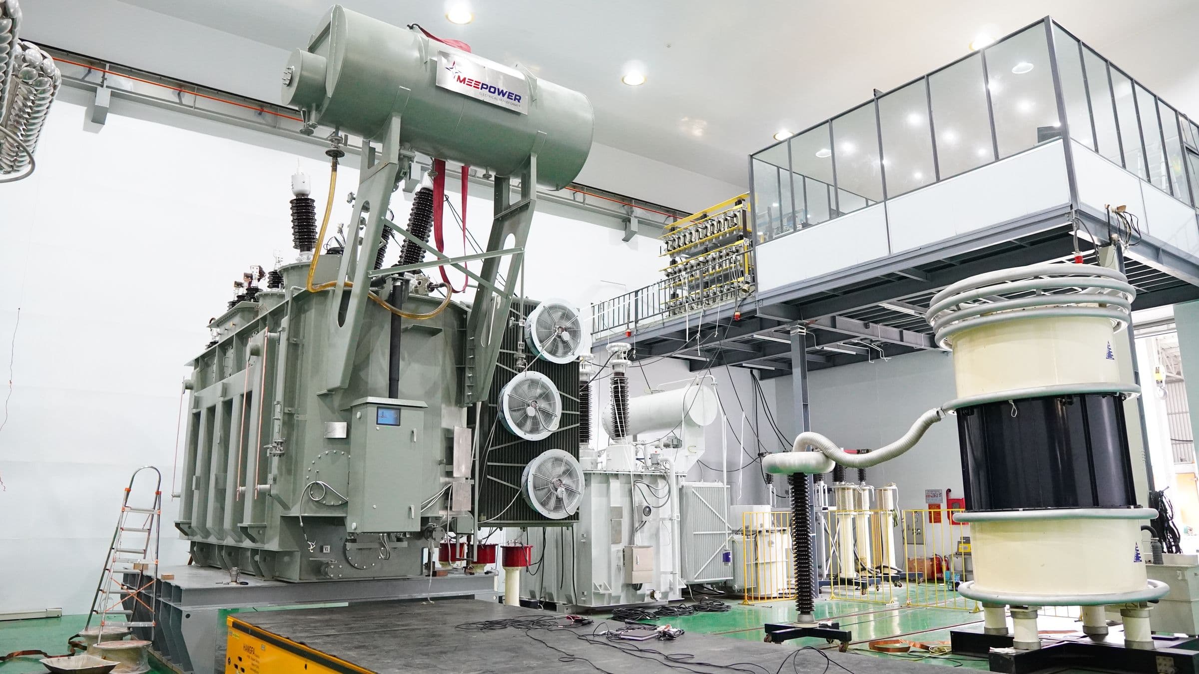 Máy biến áp truyền tải